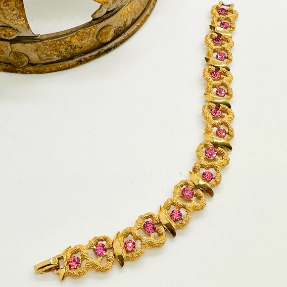 Vintage CROWN TRIFARI pink rhinestone Bracelet 💖 - Picture 14 of 17